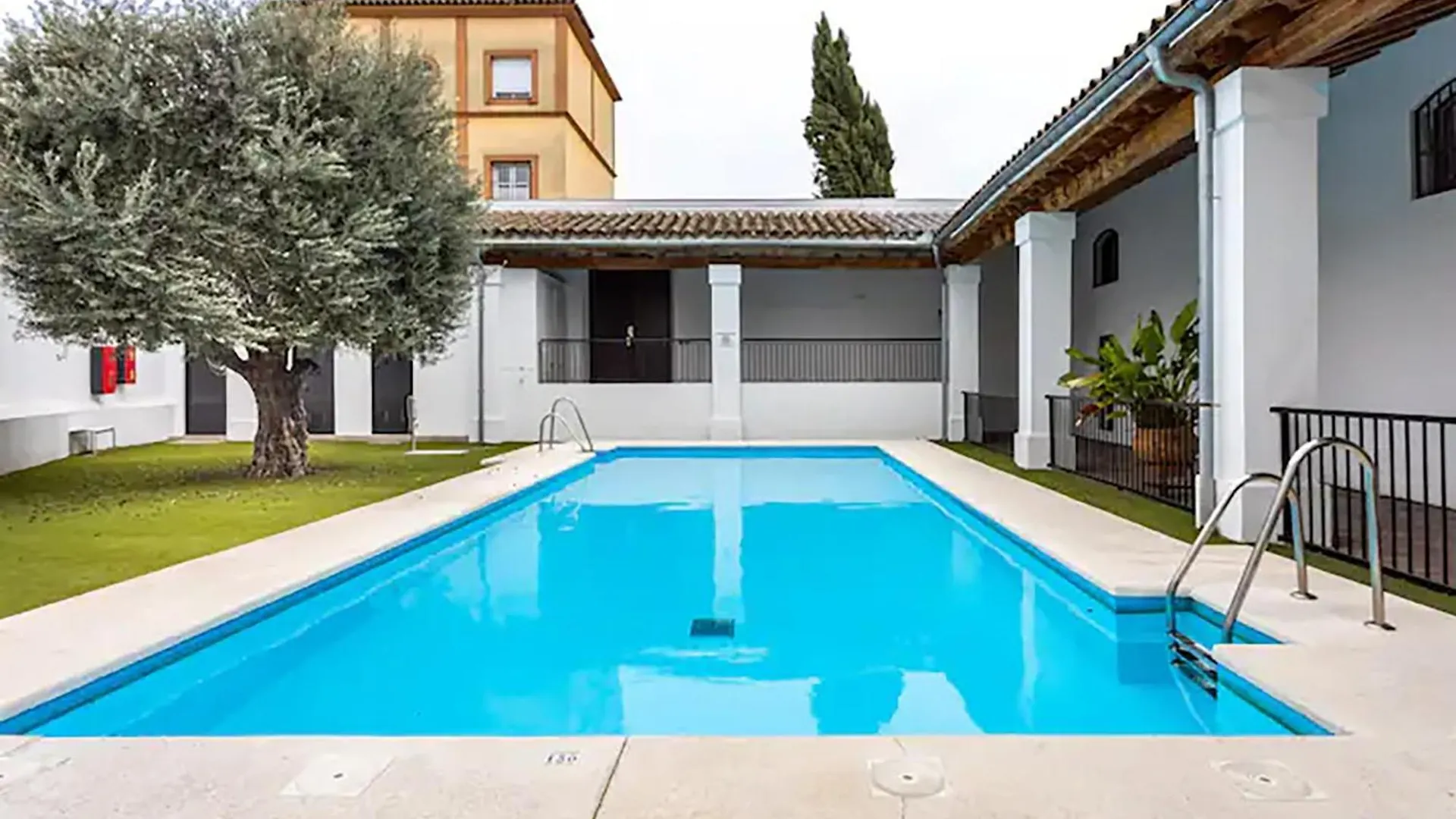 Artqhost Jerez Huge Loft & Free Parking Spain